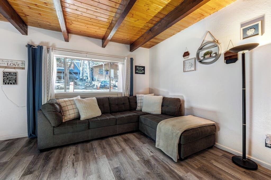 Photo of Livingroom in Arrowbear Lake