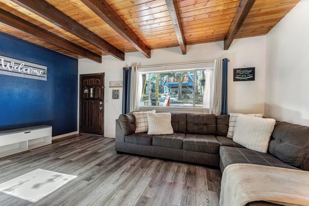Photo of Livingroom in Arrowbear Lake