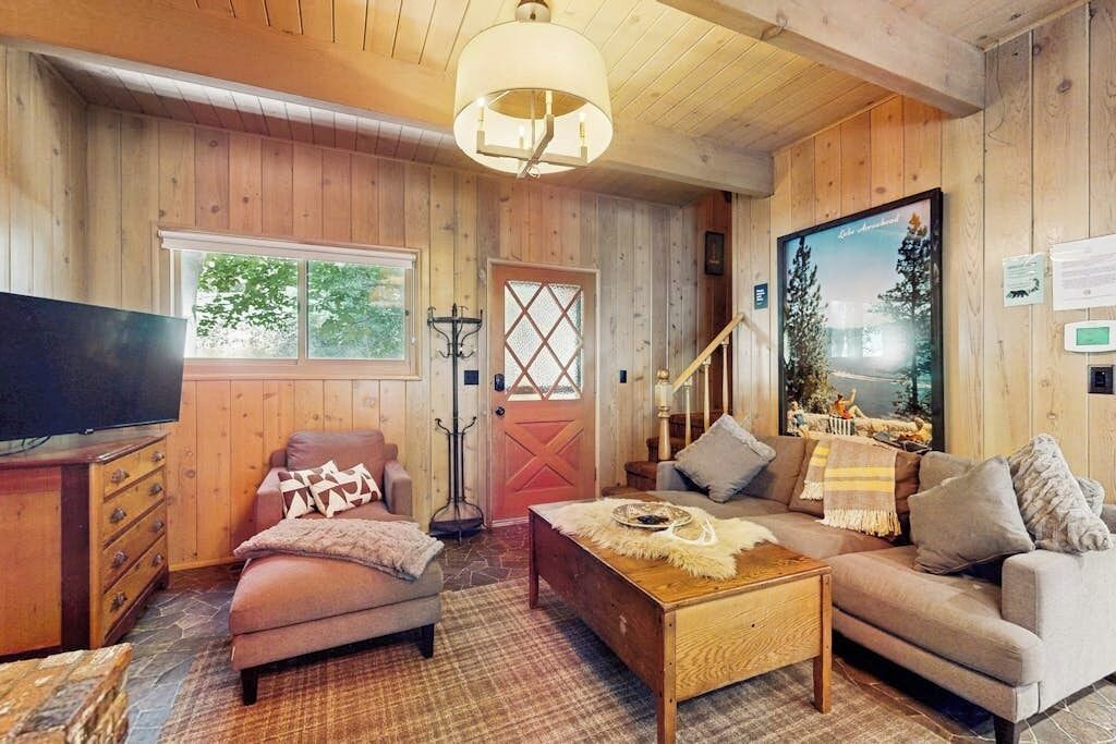 Photo of Livingroom in Arrowhead Villas