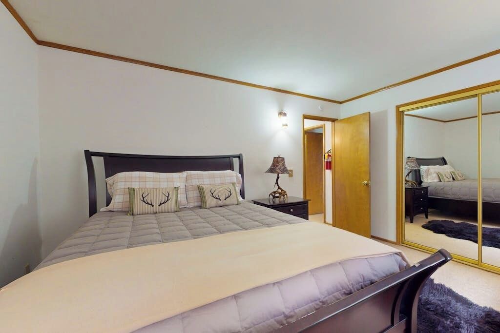 Photo of Bedroom in Arrowhead Villas