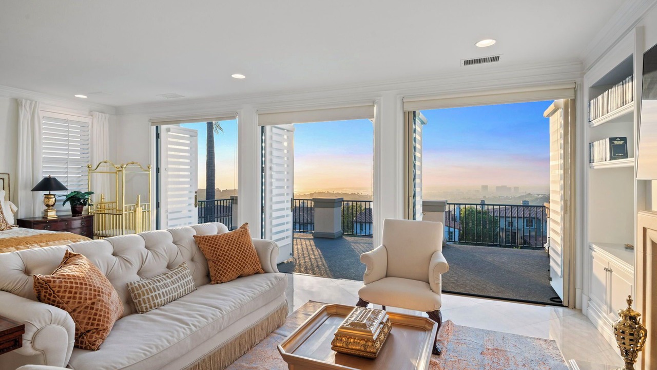 Photo of Livingroom in Newport Coast