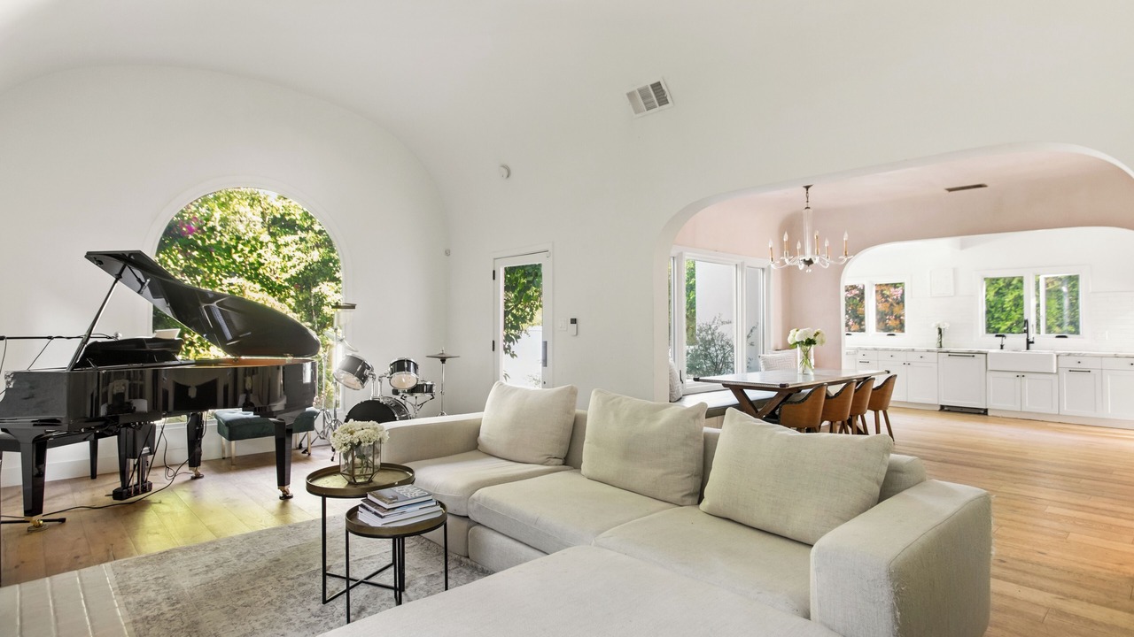 Photo of Livingroom in Beverly Grove