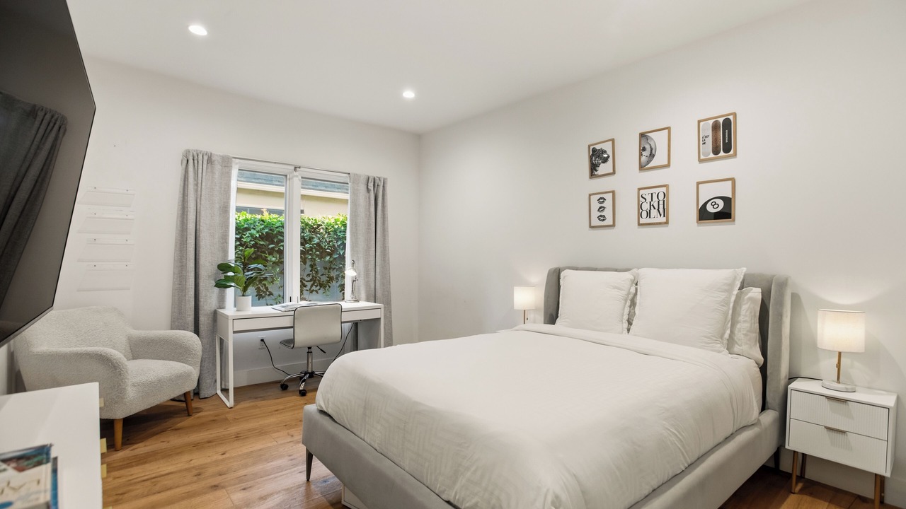Photo of Bedroom in Beverly Grove