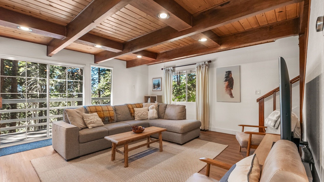 Photo of Livingroom in Arrowhead Villas