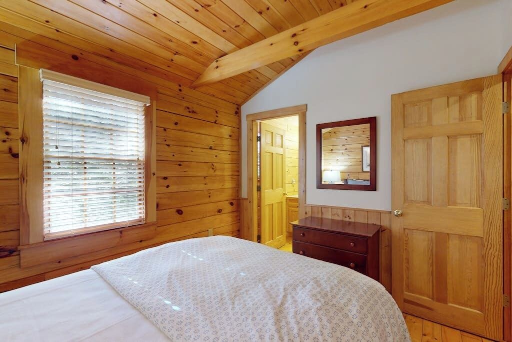 Photo of Bedroom in Northport