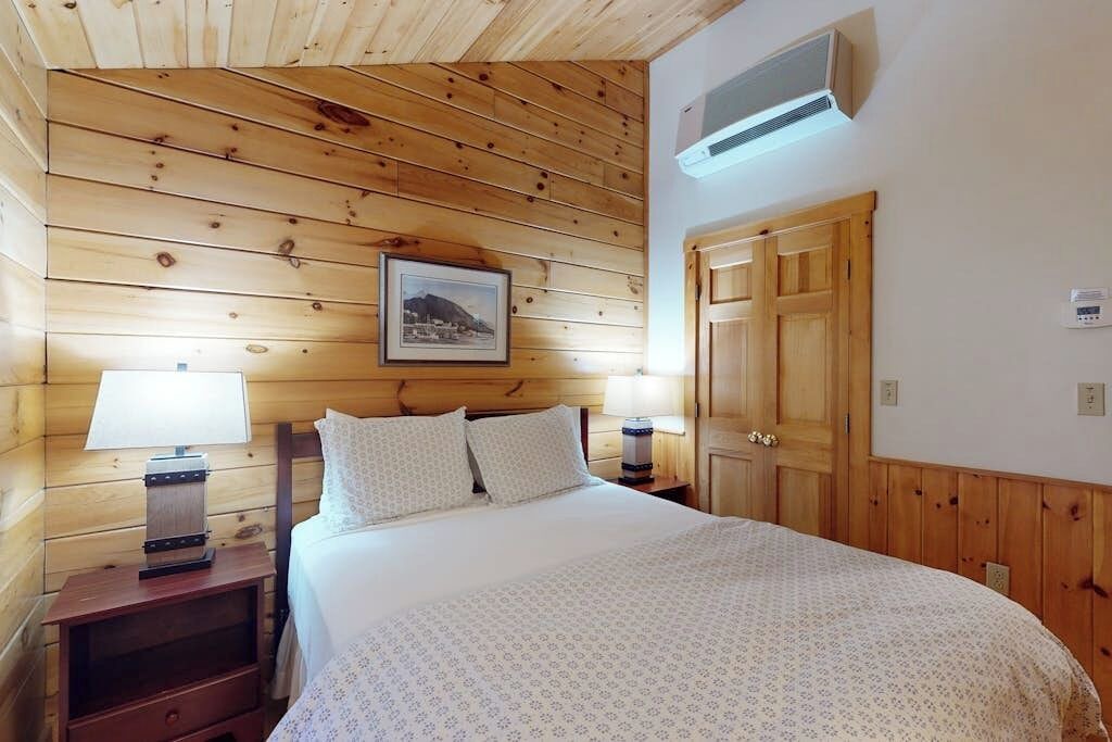 Photo of Bedroom in Northport