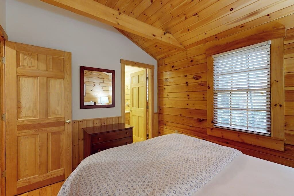 Photo of Bedroom in Northport