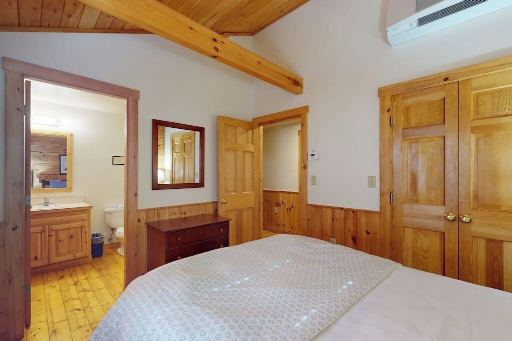 Photo of Bedroom in Northport
