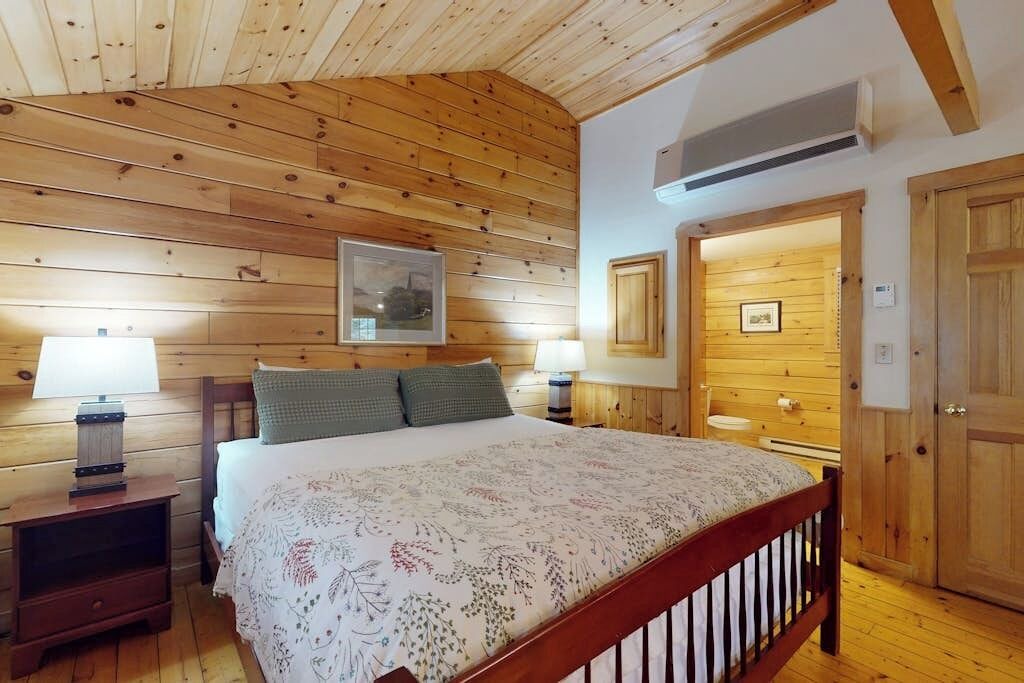 Photo of Bedroom in Northport