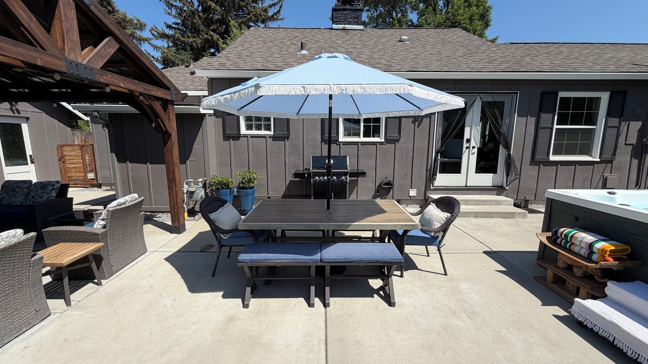 Photo of Outdoor in Depot Bench