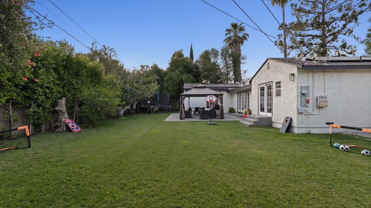 Photo of Outdoor in Valley Glen