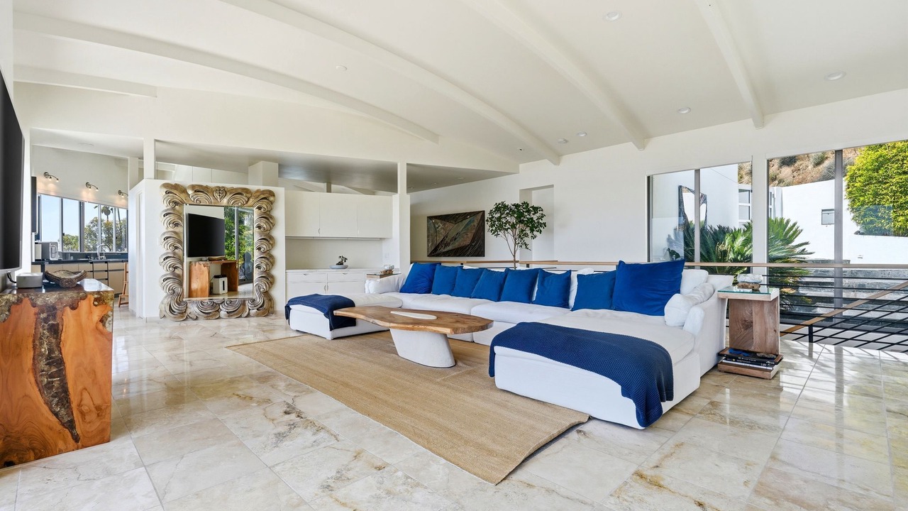 Photo of Livingroom in Eastern Malibu