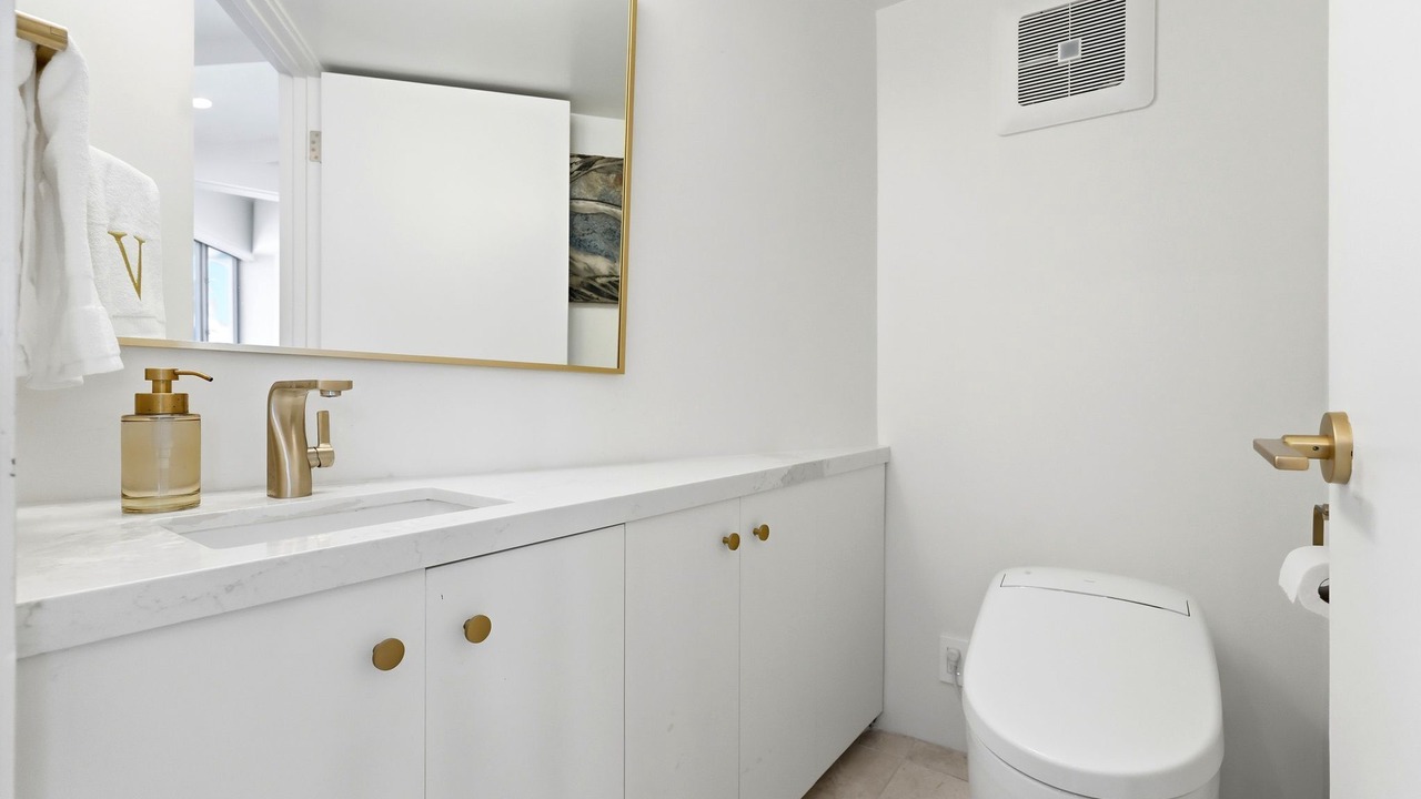 Photo of Bathroom in Eastern Malibu