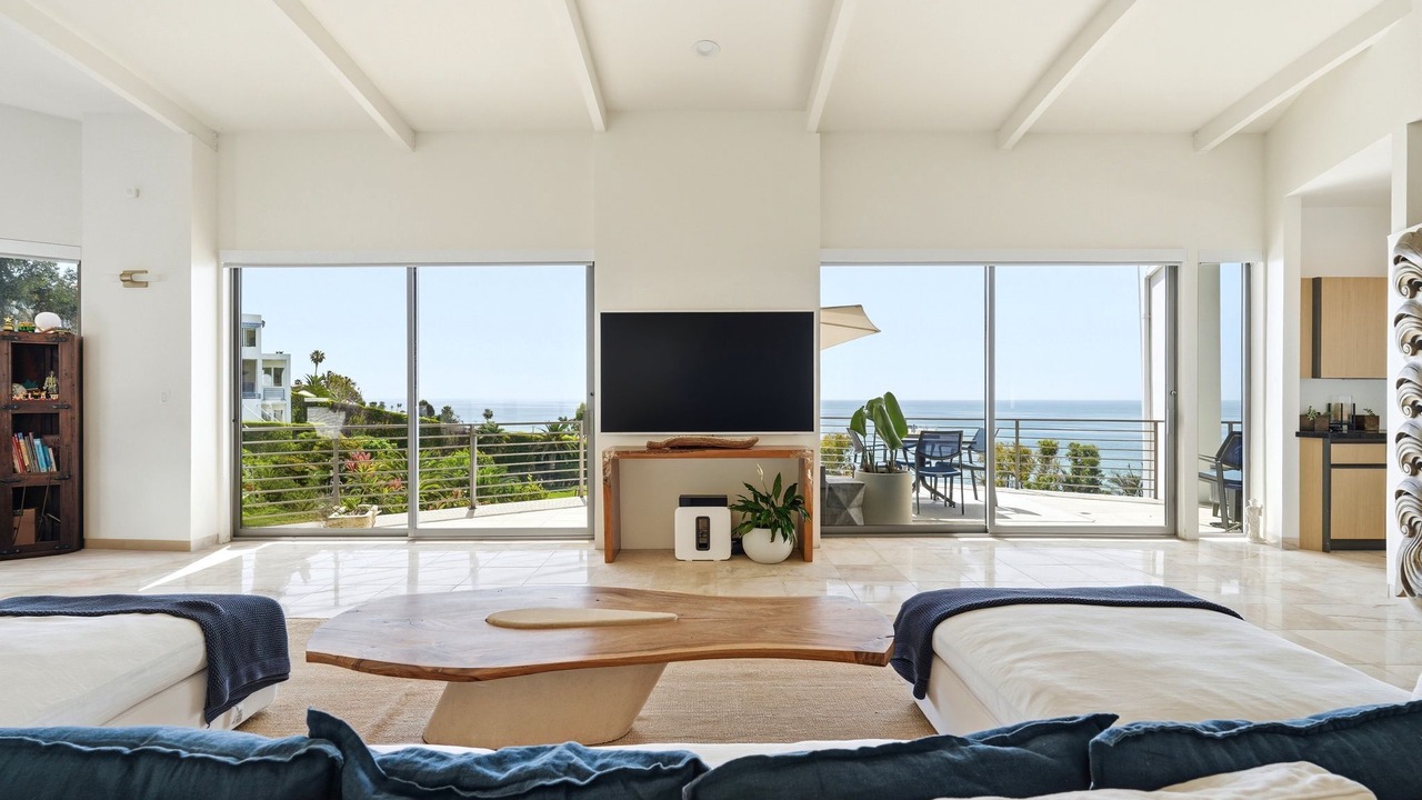 Photo of Bedroom in Eastern Malibu