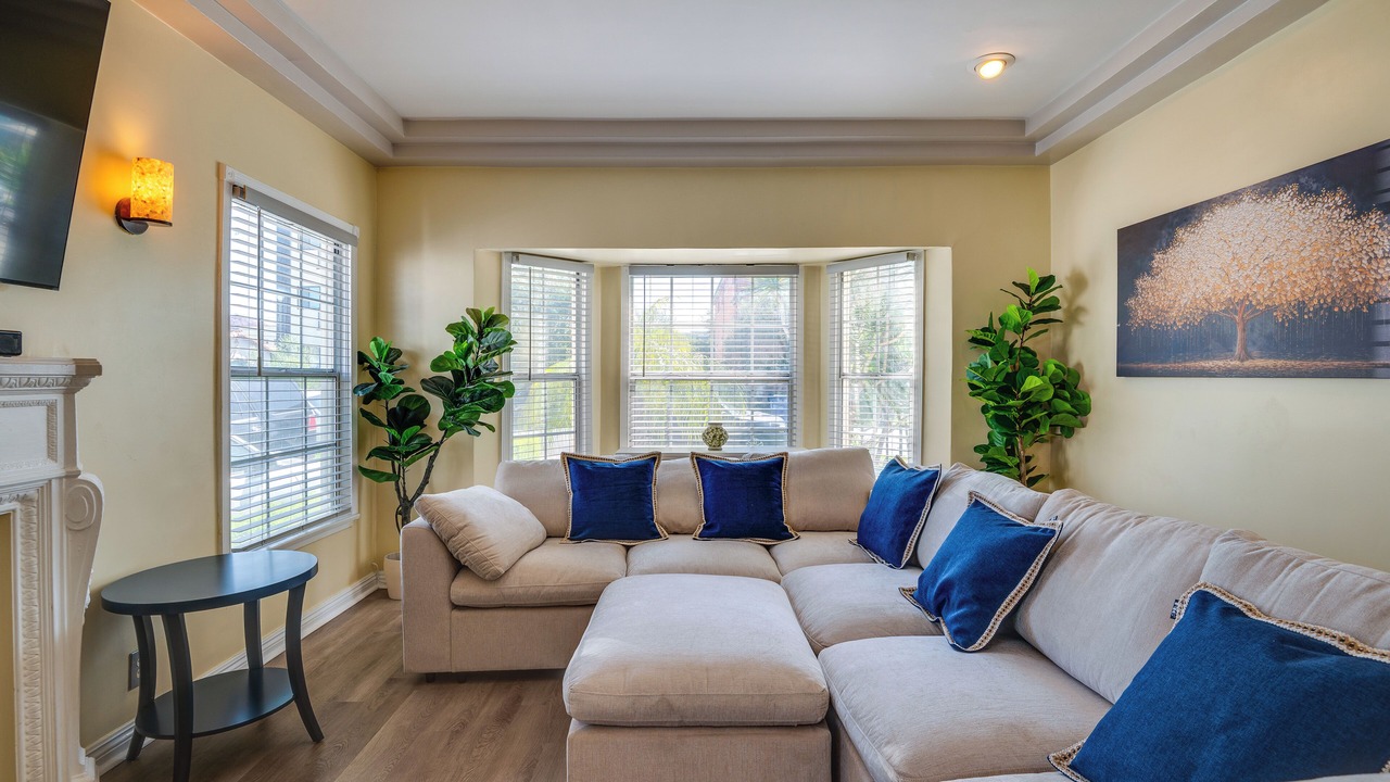 Photo of Livingroom in Crenshaw