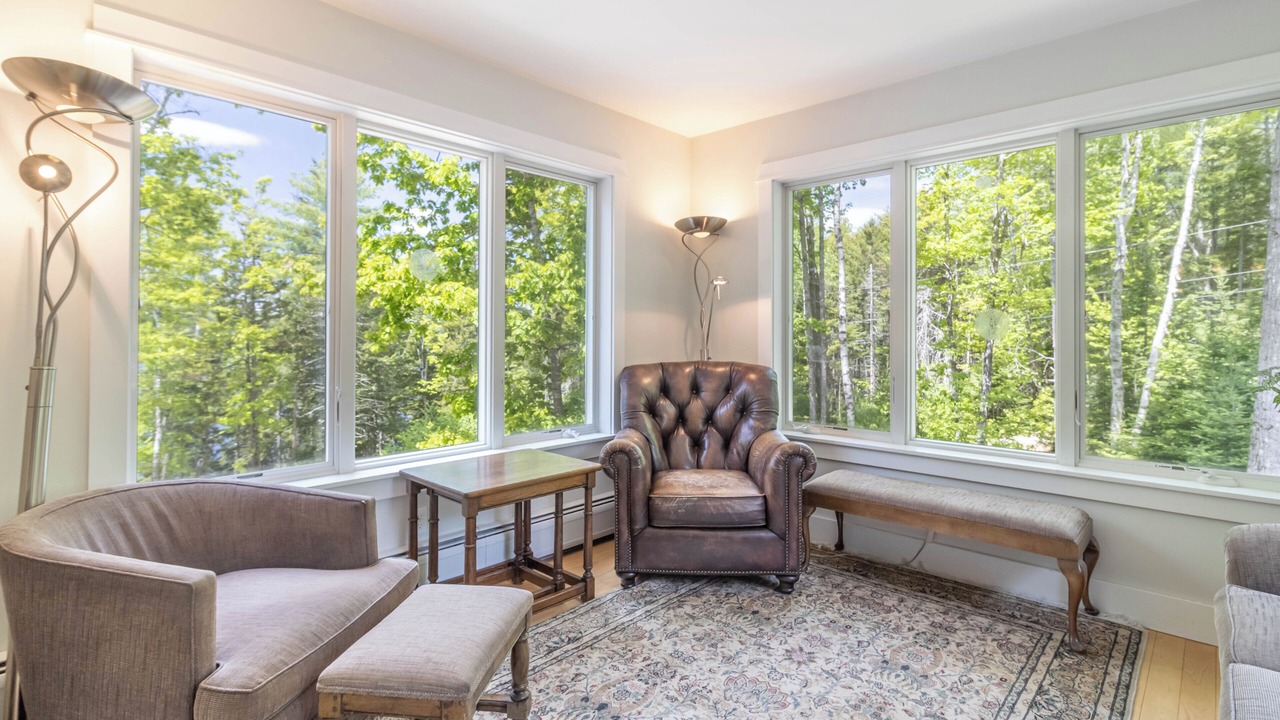 Photo of Livingroom in Surry