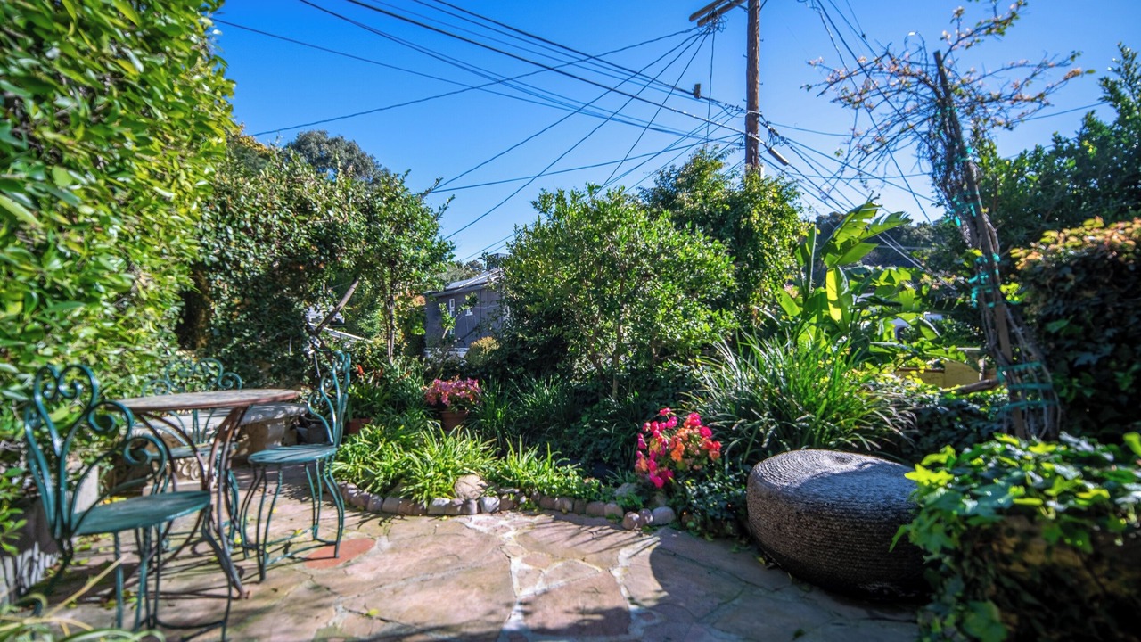 Photo of Patio Balcony in Beachwood Canyon