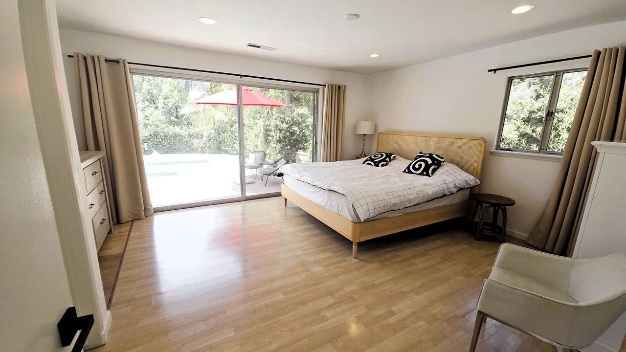 Photo of Bedroom in La Canada Flintridge