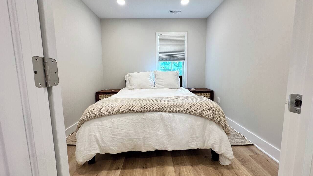 Photo of Bedroom in Leesburg's Old and Historic District