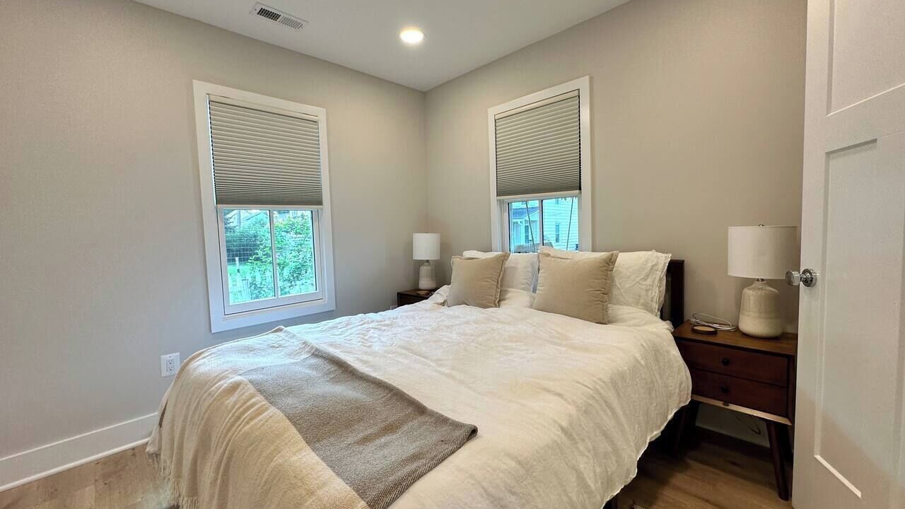 Photo of Bedroom in Leesburg's Old and Historic District