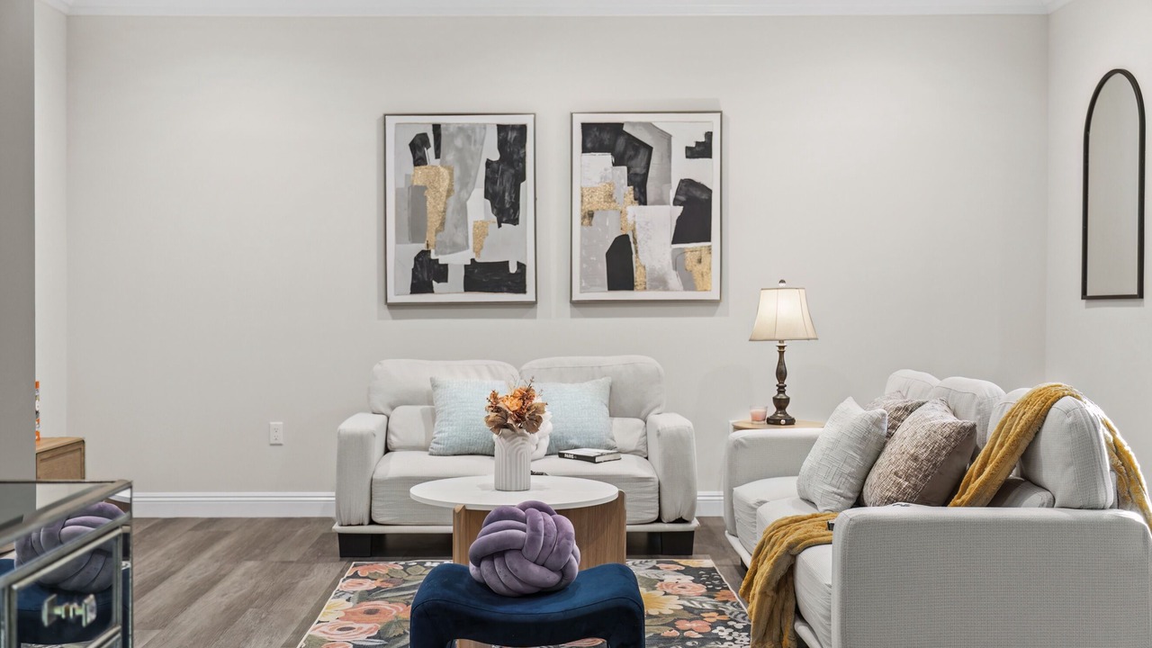 Photo of Livingroom in North Central