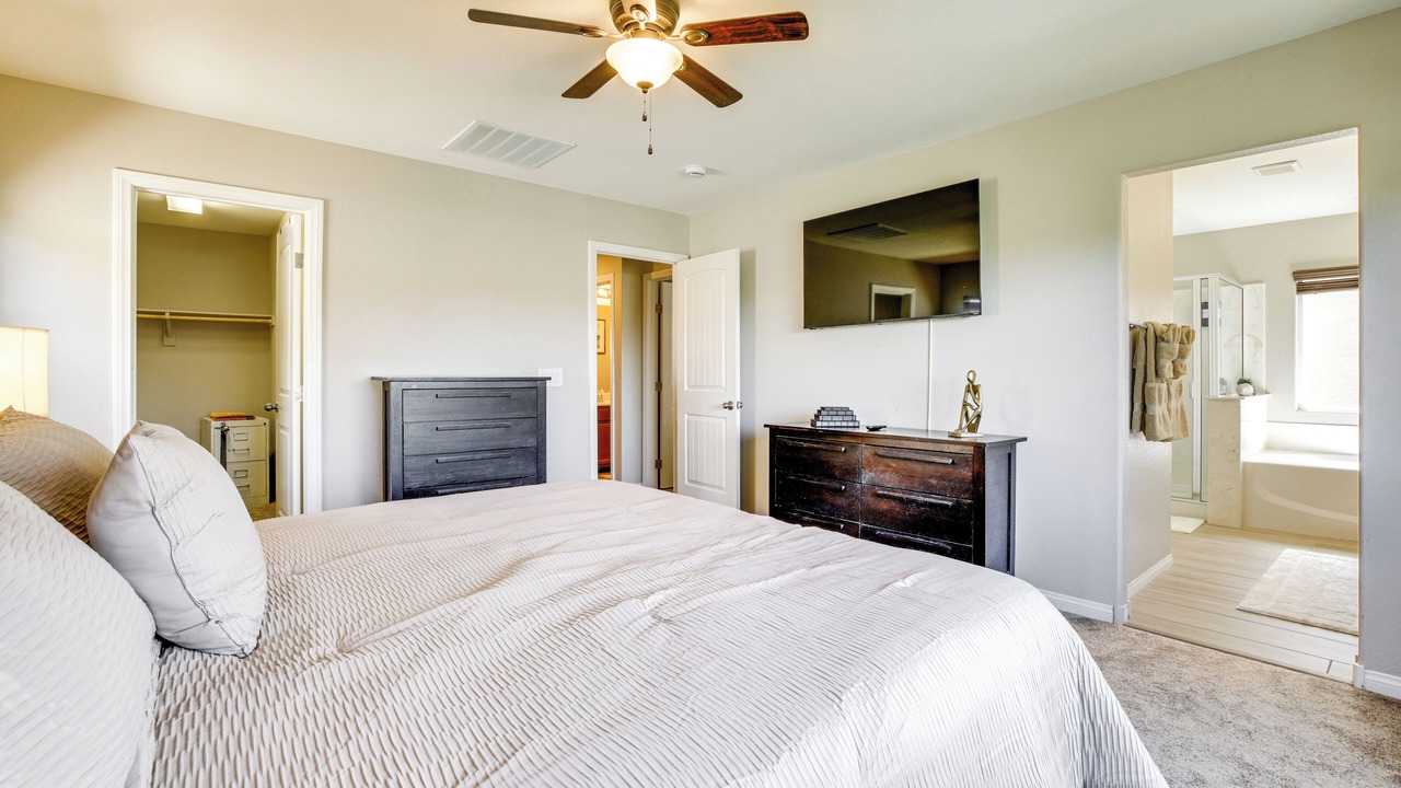 Photo of Bedroom in Enterprise