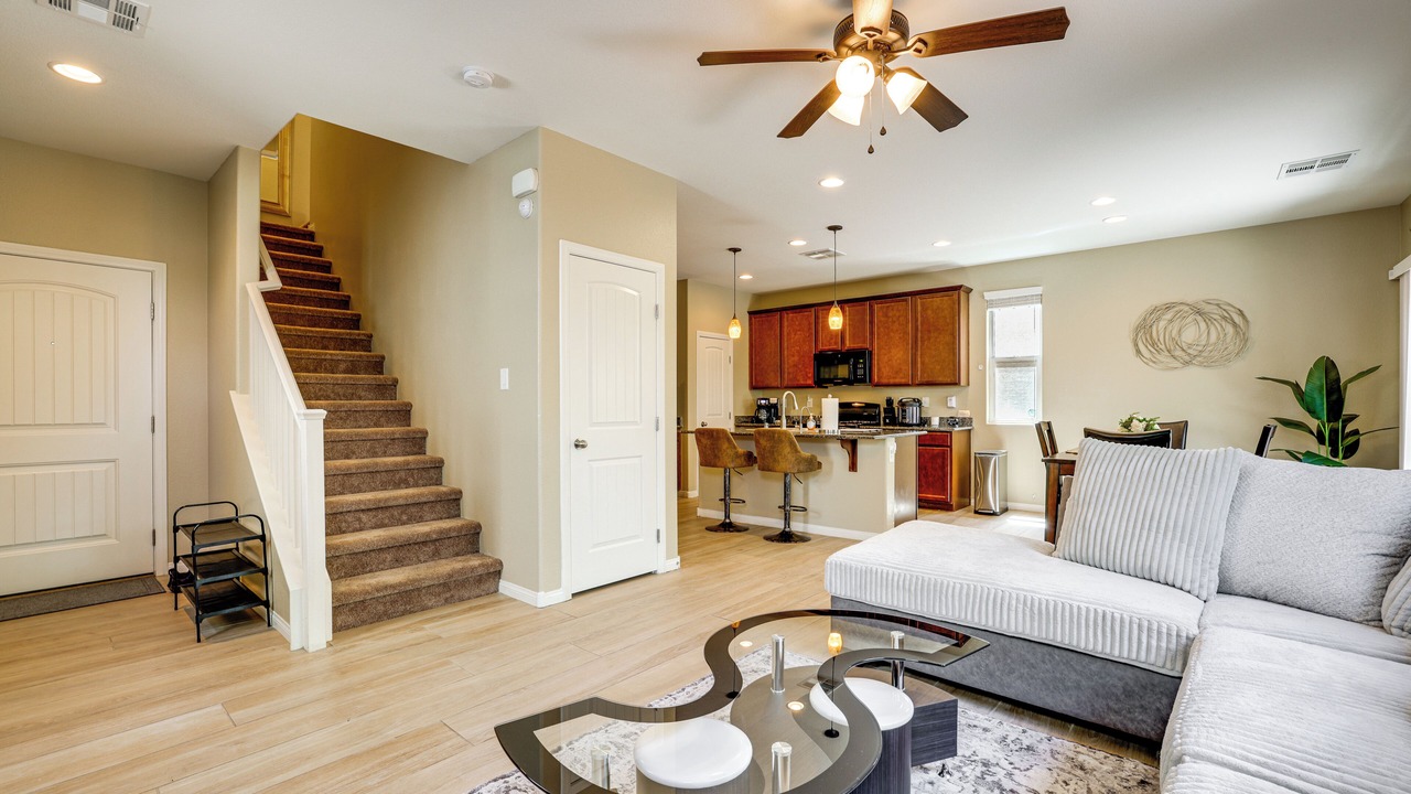 Photo of Livingroom in Enterprise