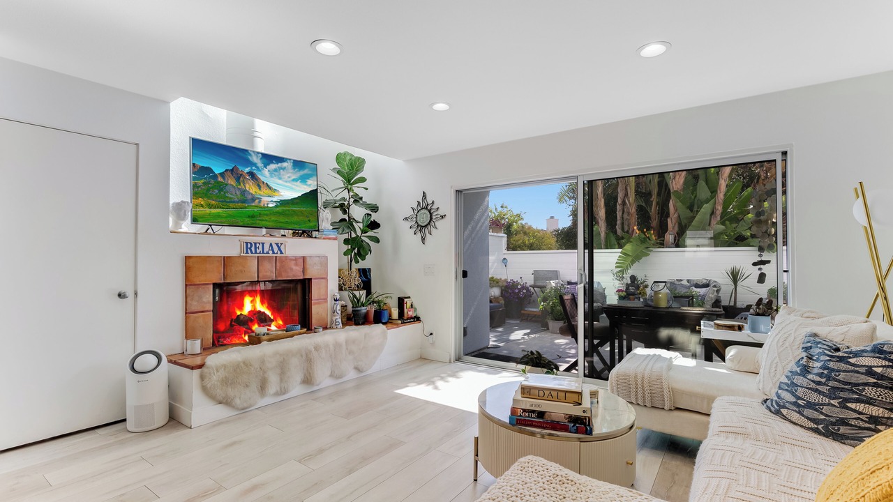 Photo of Livingroom in Central Malibu