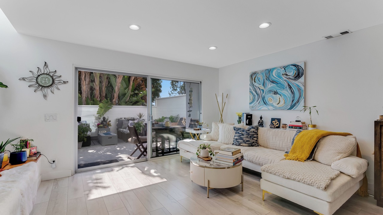 Photo of Livingroom in Central Malibu
