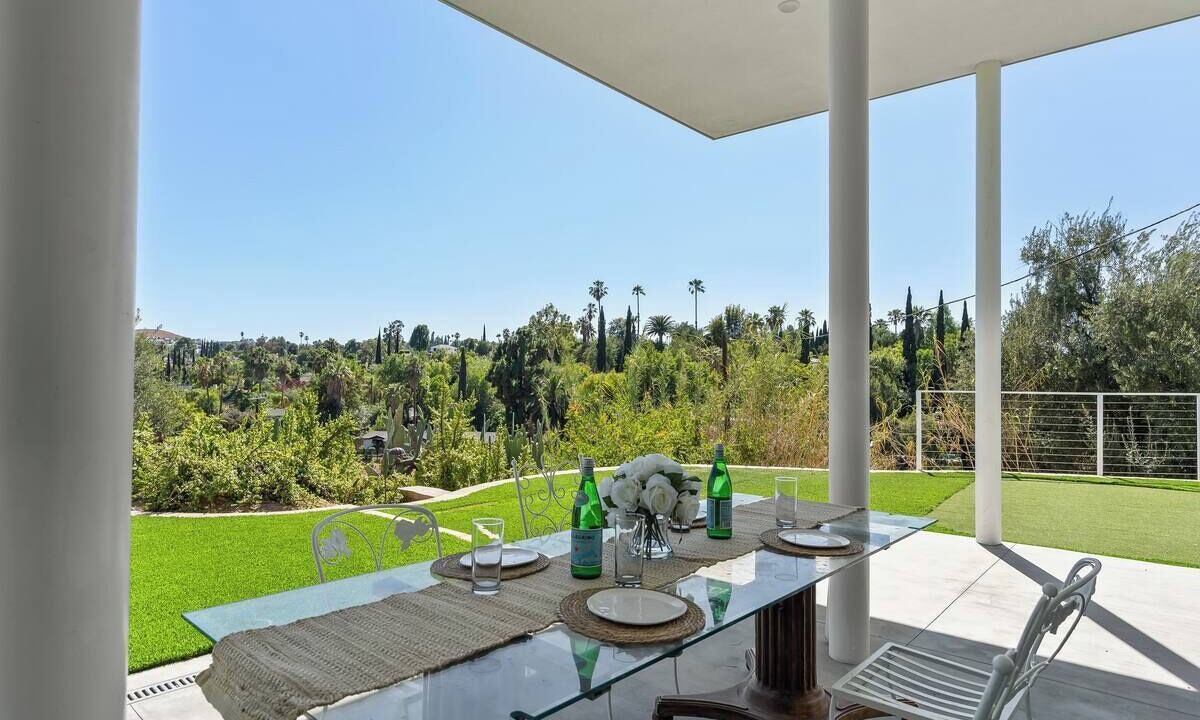 Photo of Outdoor in Woodland Hills