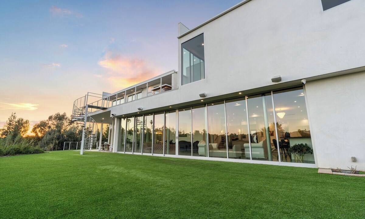 Photo of Outdoor in Woodland Hills