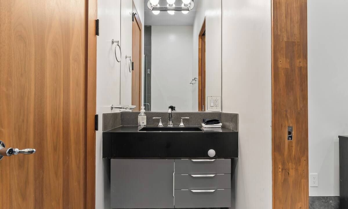 Photo of Bathroom in Woodland Hills