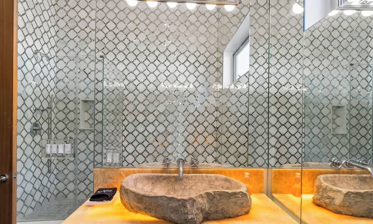 Photo of Bathroom in Woodland Hills