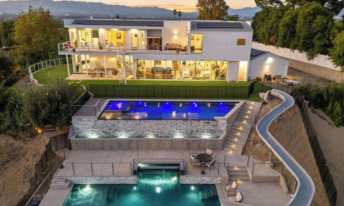 Photo of Outdoor in Woodland Hills