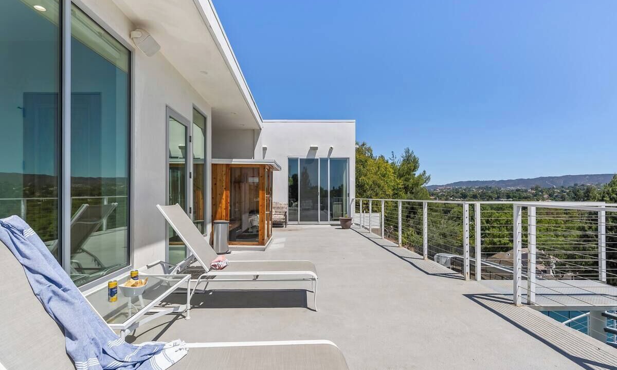 Photo of Patio Balcony in Woodland Hills