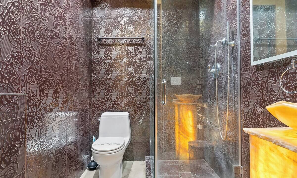 Photo of Bathroom in Woodland Hills