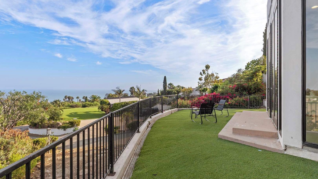 Photo of Patio Balcony in Central Malibu