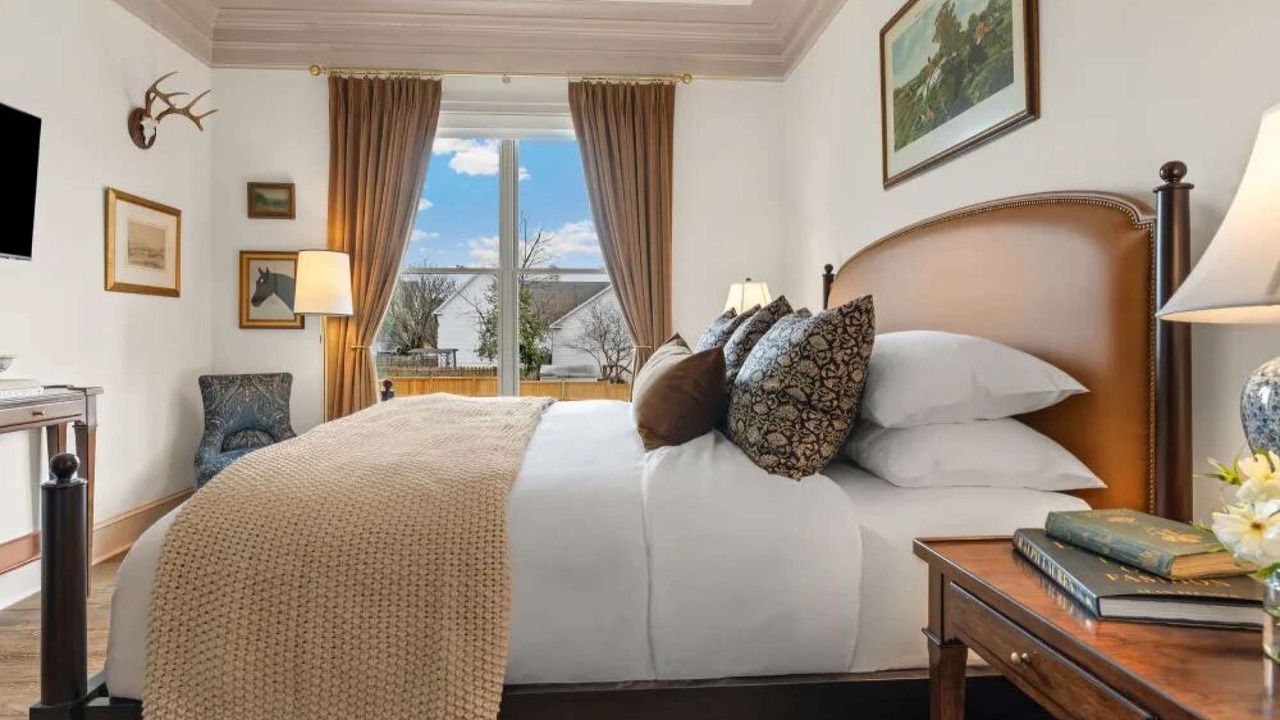Photo of Bedroom in Leesburg's Old and Historic District