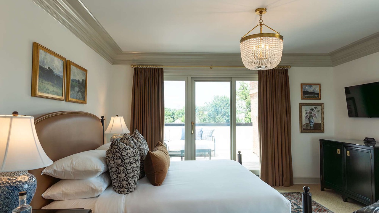 Photo of Bedroom in Leesburg's Old and Historic District