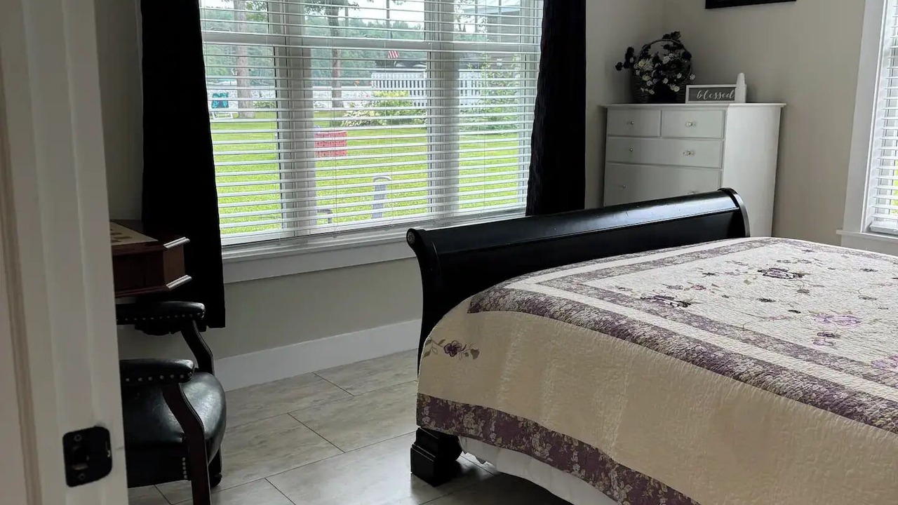 Photo of Bedroom in Oakland