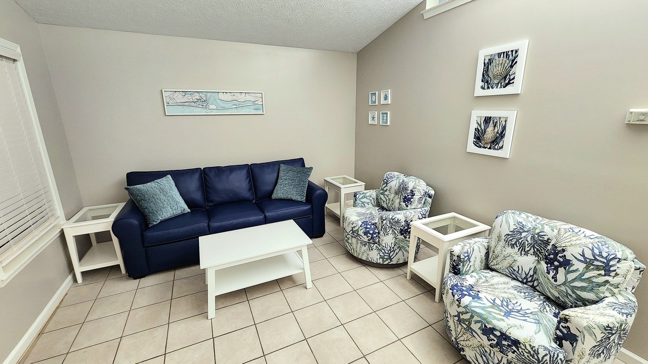 Photo of Livingroom in Biltmore Beach