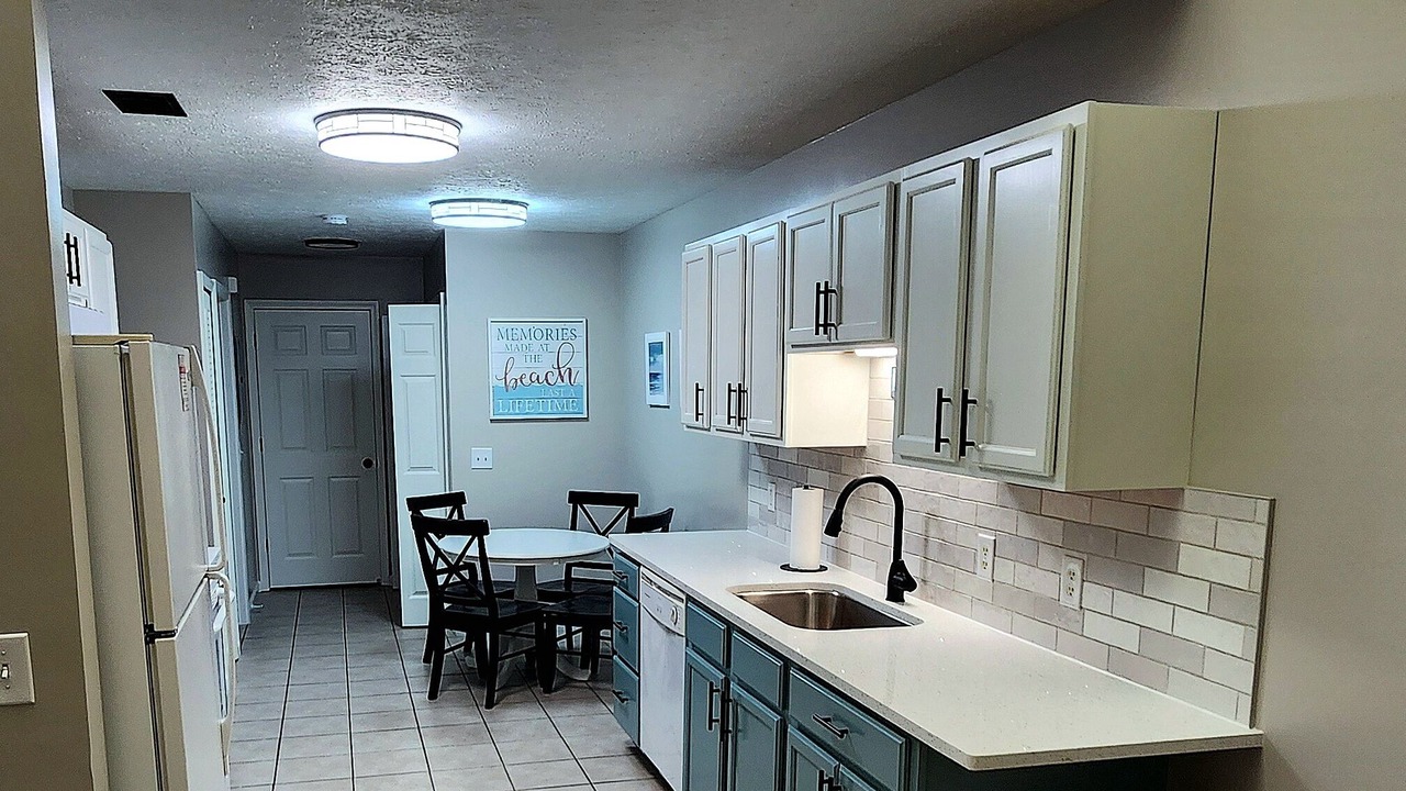 Photo of Kitchen in Biltmore Beach