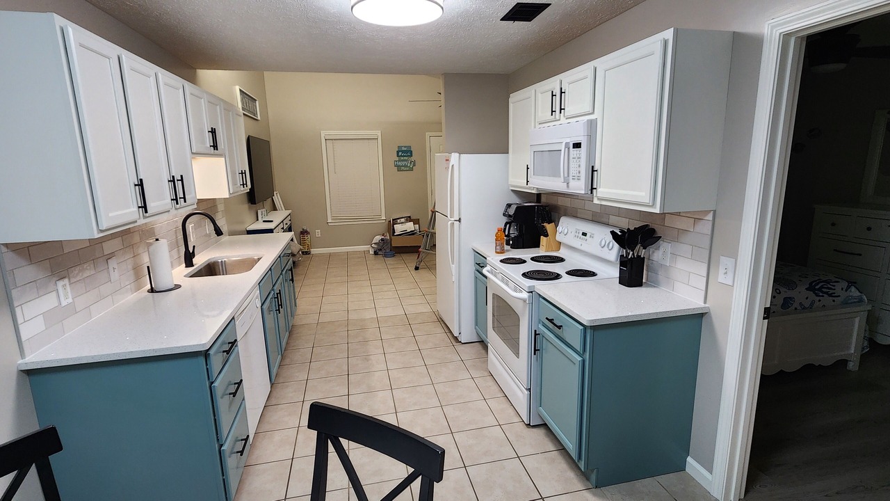 Photo of Kitchen in Biltmore Beach