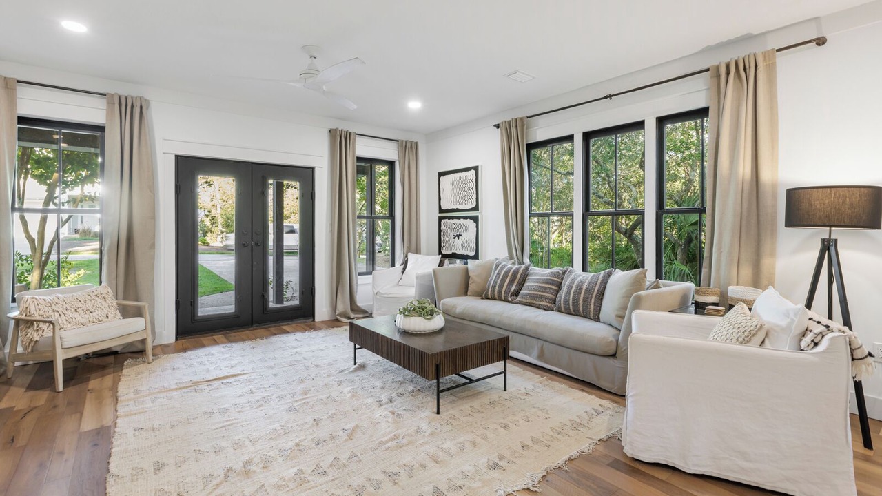 Photo of Livingroom in Dune Allen Beach