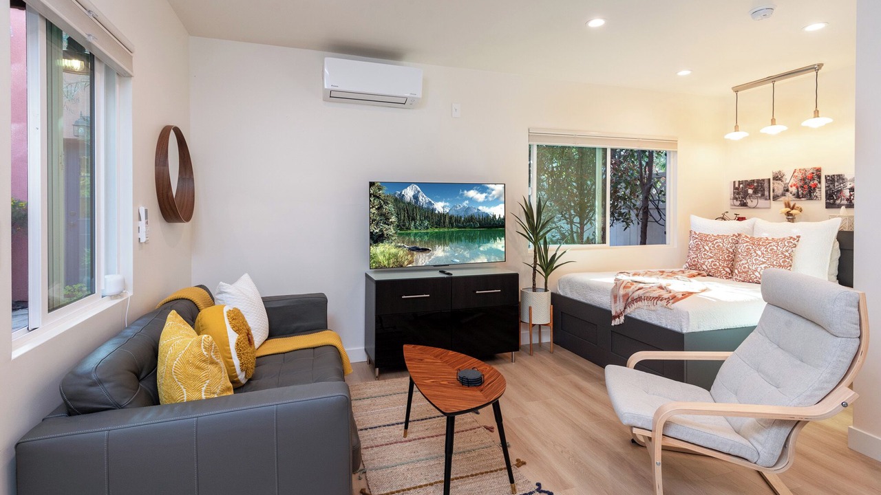 Photo of Livingroom in Pico - Robertson