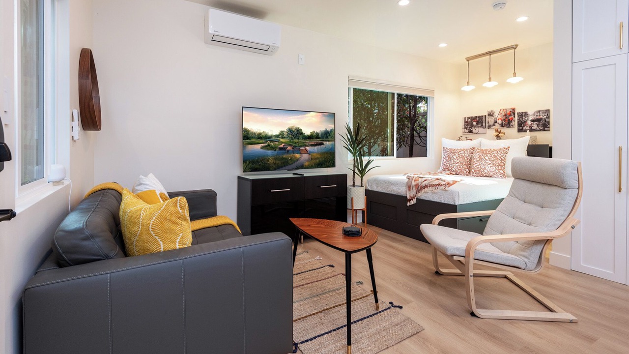 Photo of Bedroom in Pico - Robertson