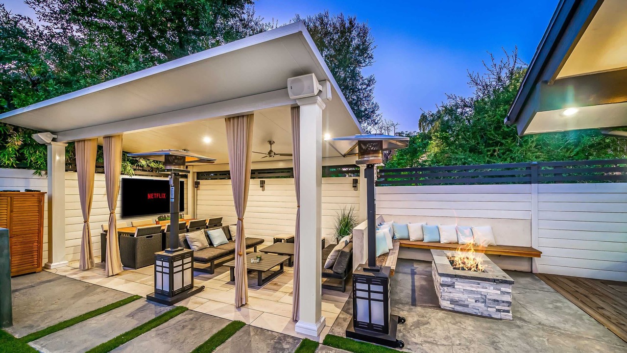 Photo of Outdoor in Woodland Hills