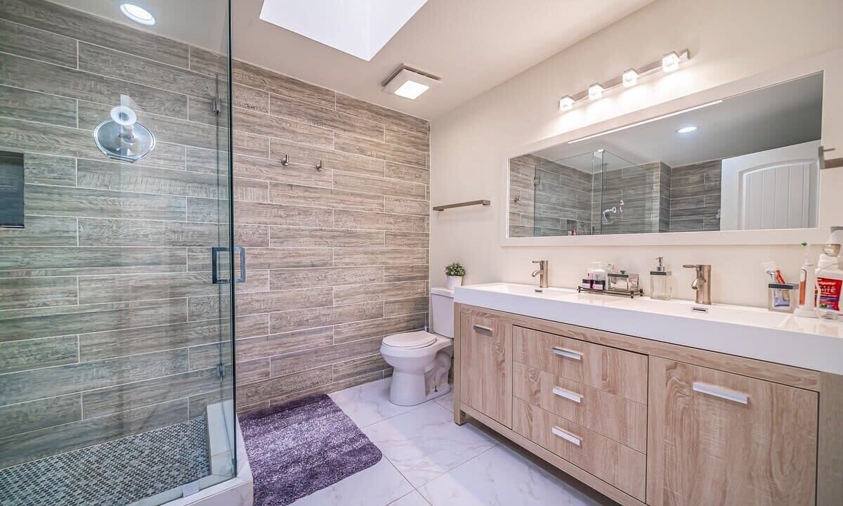 Photo of Bathroom in Woodland Hills