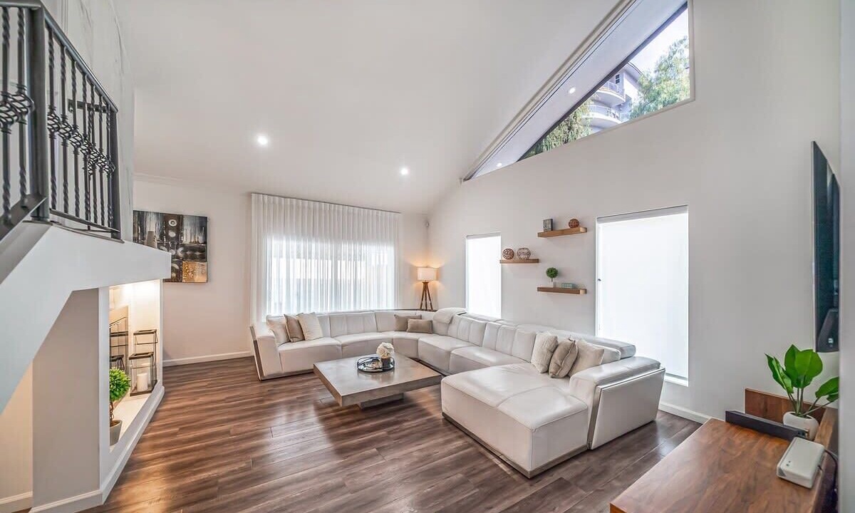 Photo of Livingroom in Woodland Hills
