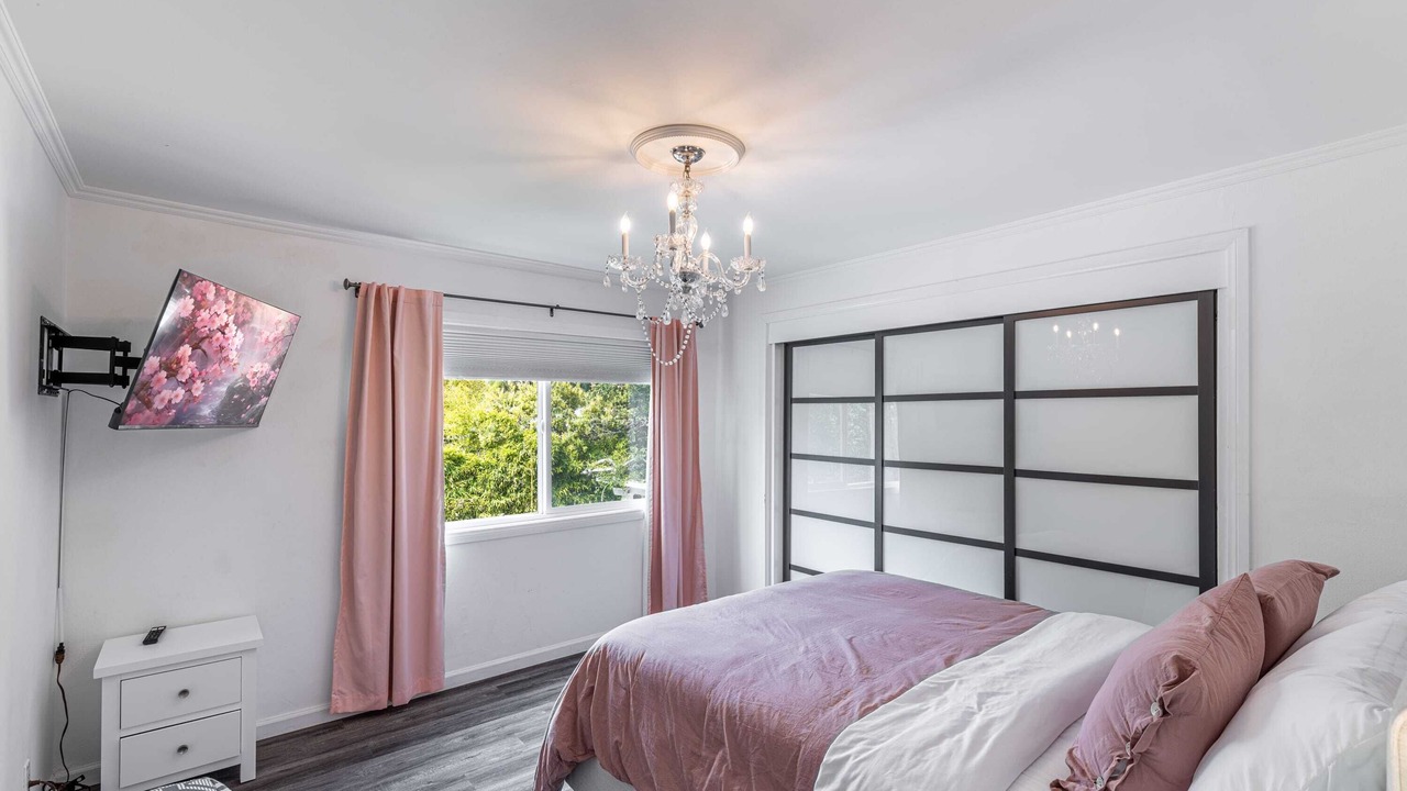 Photo of Bedroom in Woodland Hills